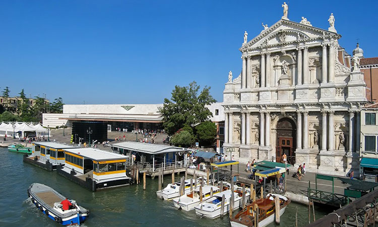 Consigna de equipaje en Venice Central Station