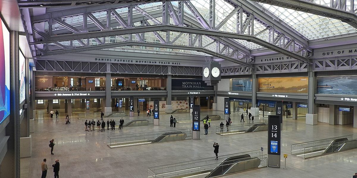 Consigna de equipaje en Newark Penn Station