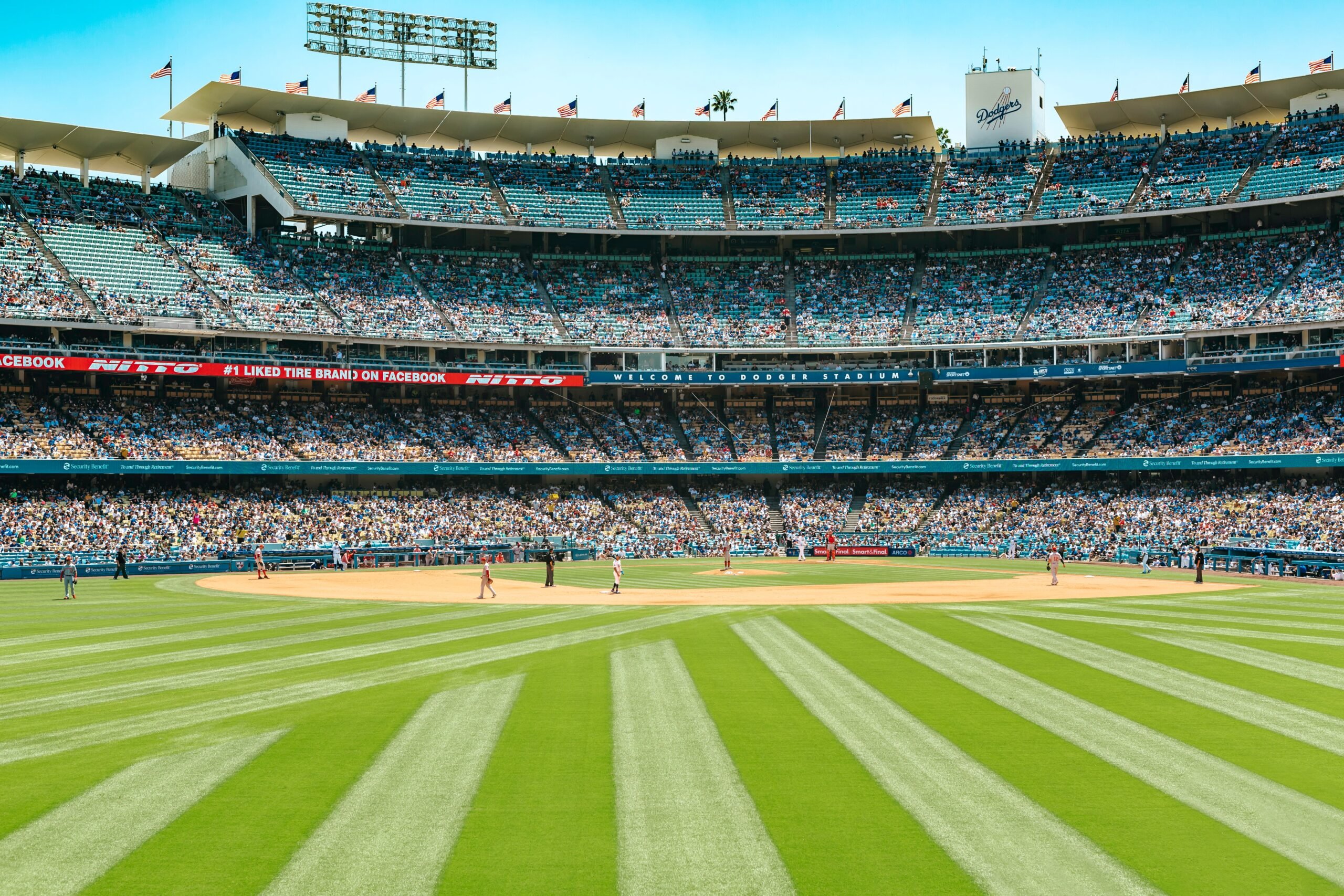 Fans returning to Dodger Stadium can expect prepaid parking, cashless  transactions and clear bags only - ABC7 Los Angeles